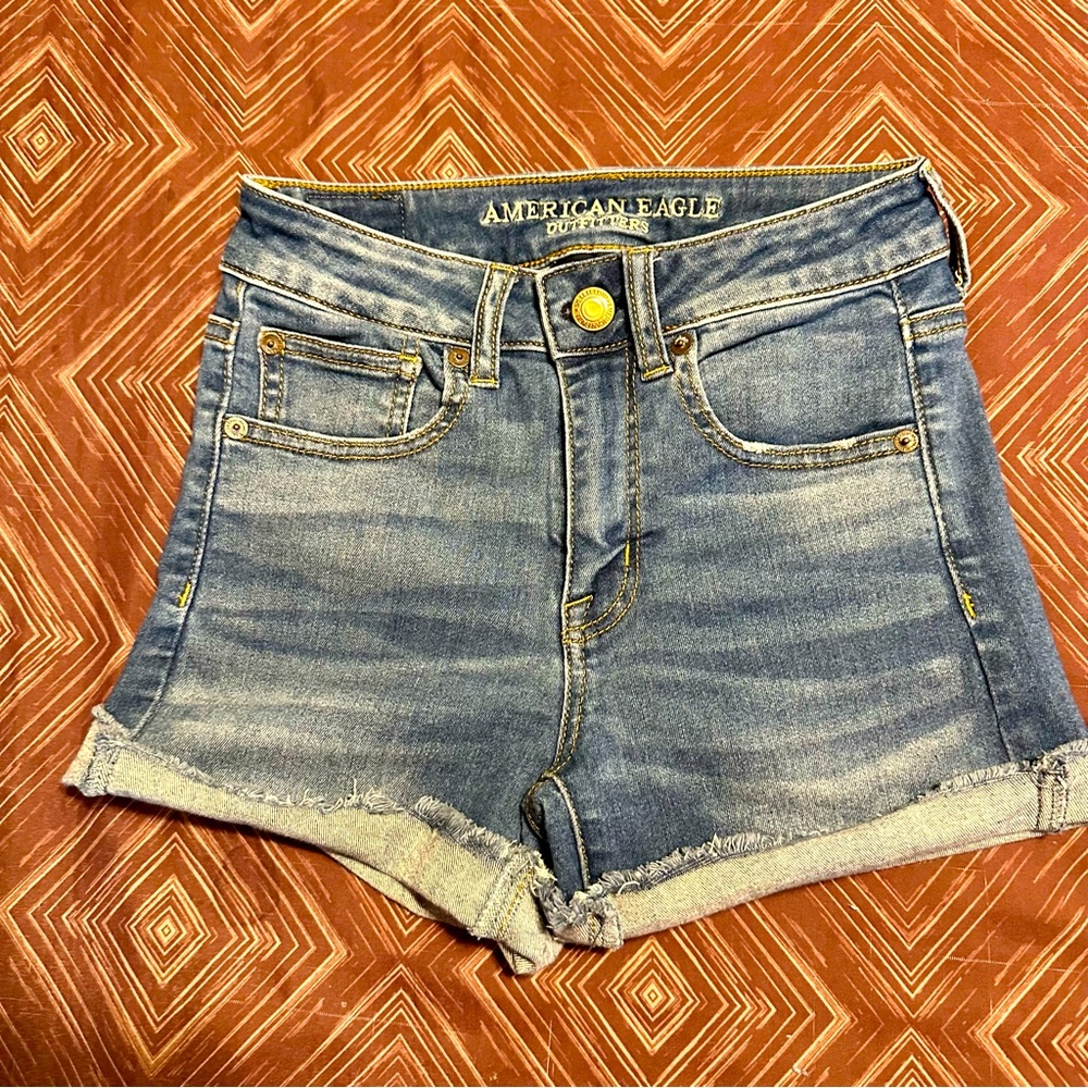 Women’s American Eagle Outfitters Cuffed Jean Shorts, EUC, 2